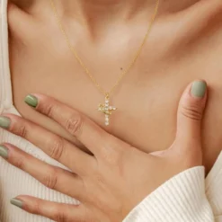 👑✝️Simple Crown & Cross Pendant Choker Necklace
