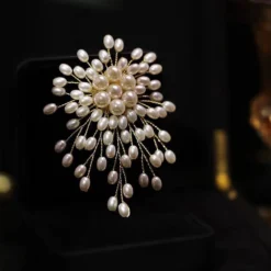 Alternative view of Ladies' High-end Exquisite Handmade Pearl Brooch